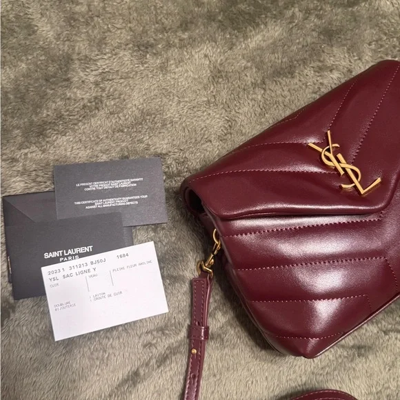 Burgundy Quilted Crossbody bag - Picture 2 of 11